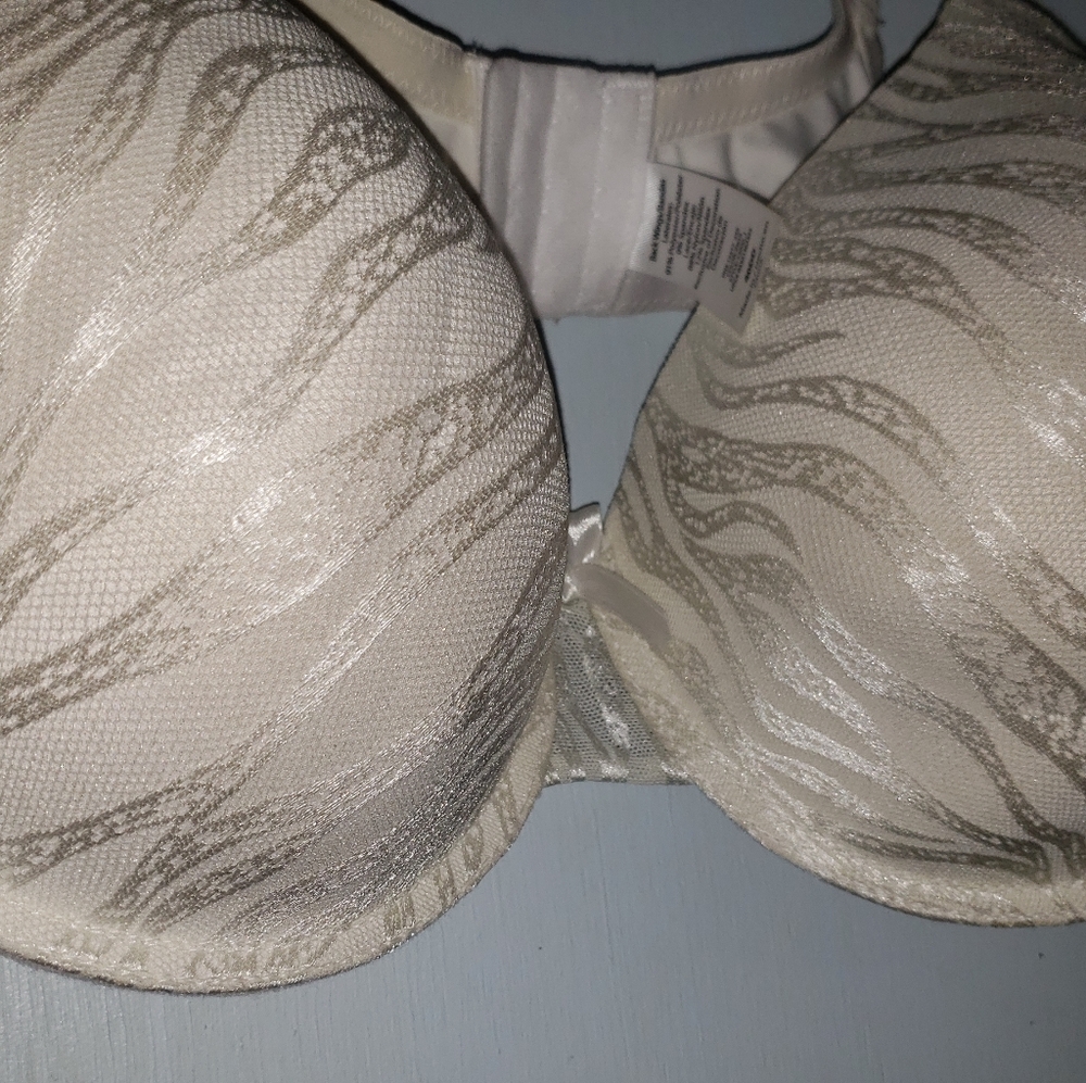 White Zebra Pattern Bra 40DD NWOT